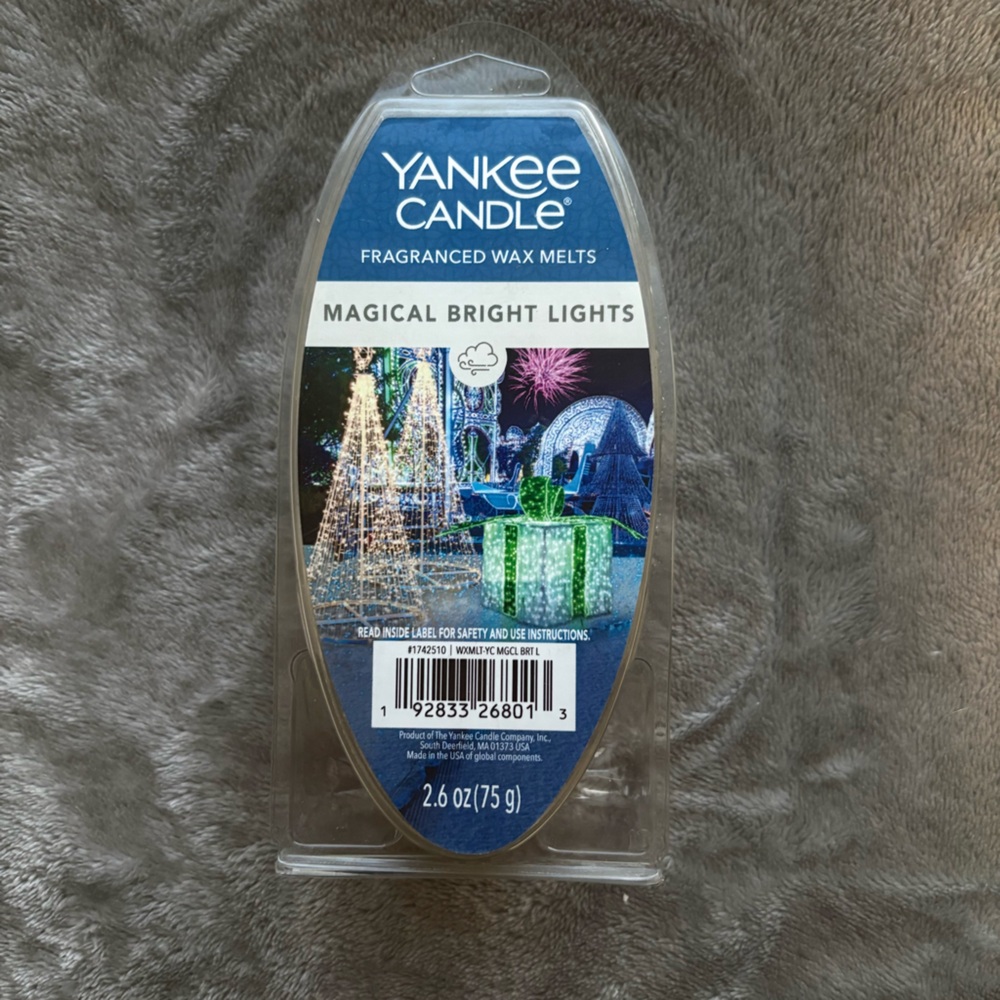 Yankee Candle Magical Bright Lights Wax Melts in Blue and Green